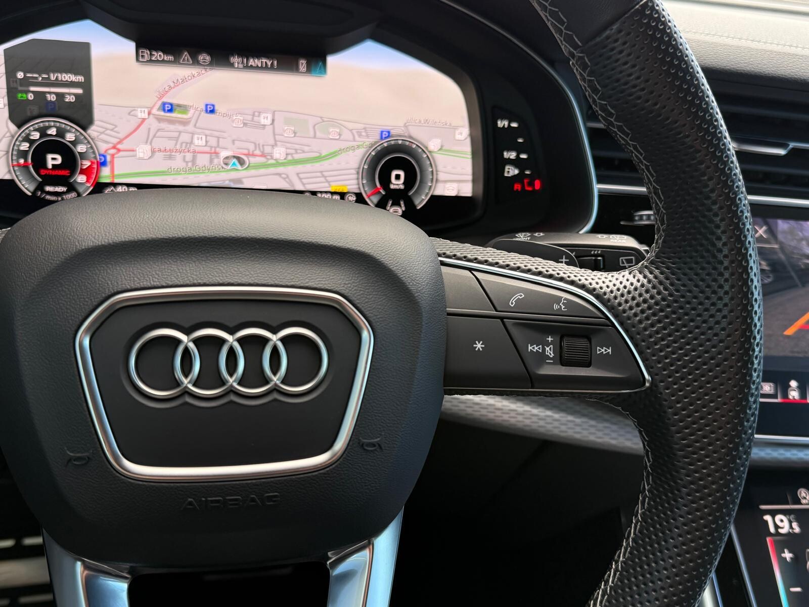 Audi SQ8 - zdjęcie 35
