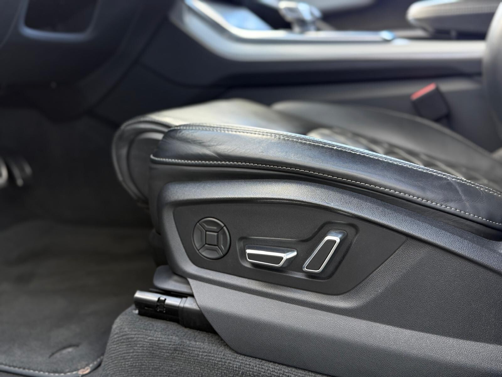 Audi SQ8 - zdjęcie 19