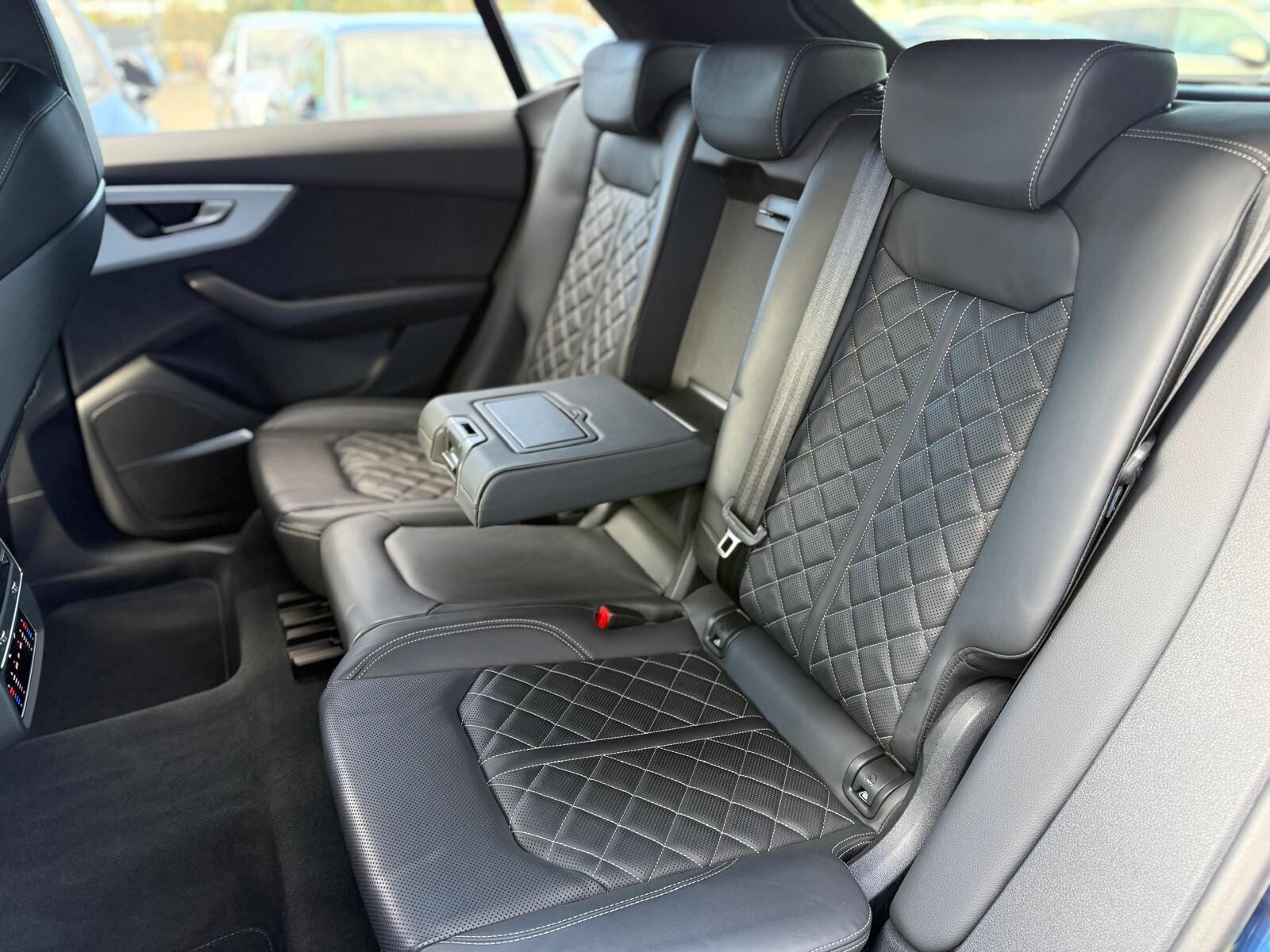Audi SQ8 - zdjęcie 23