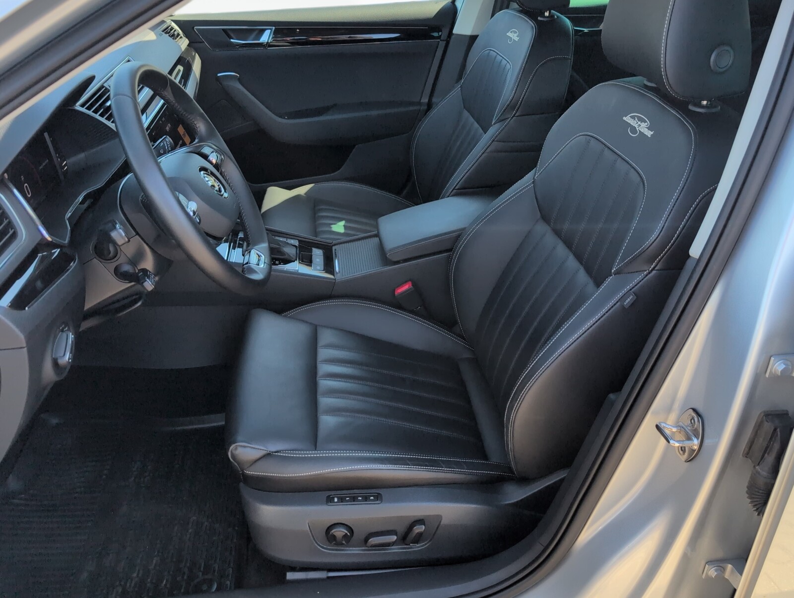 Škoda Superb - zdjęcie 16