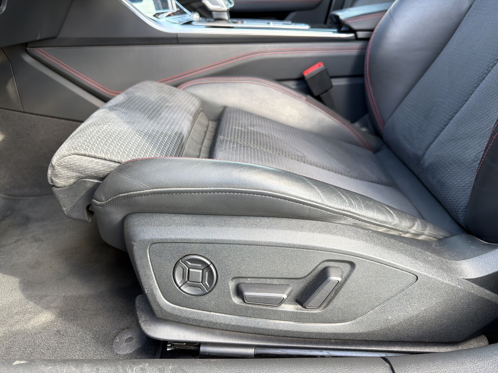 Audi A6 Limousine - zdjęcie 14