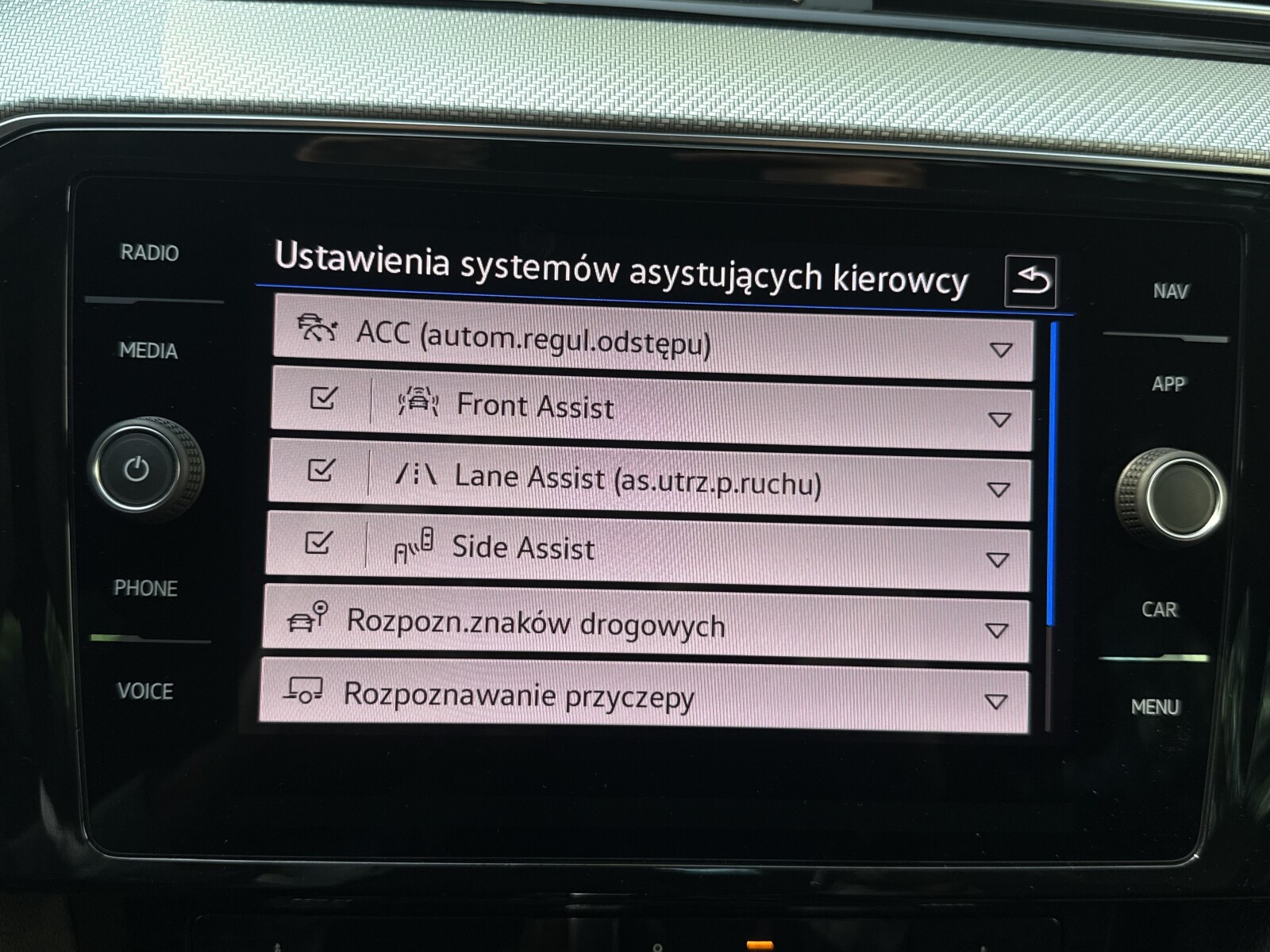 Volkswagen Passat Variant - zdjęcie 28