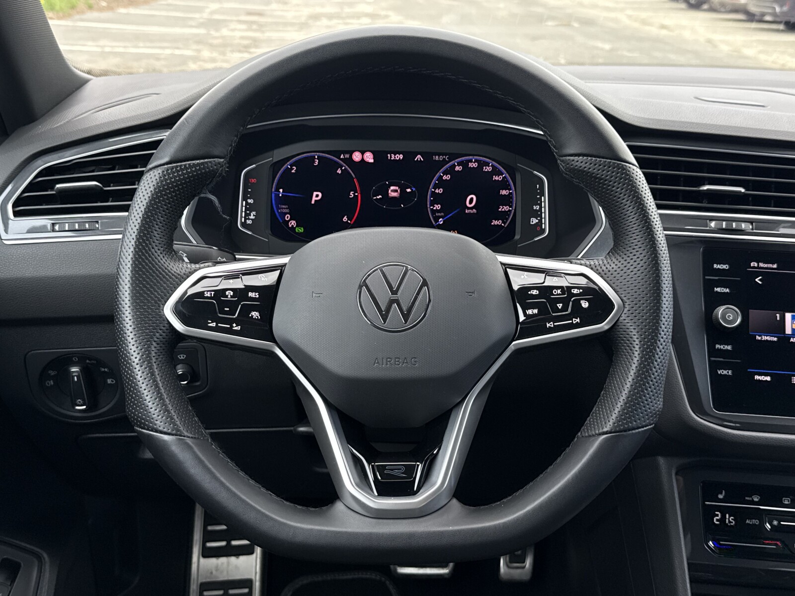 Volkswagen Tiguan Allspace - zdjęcie 17
