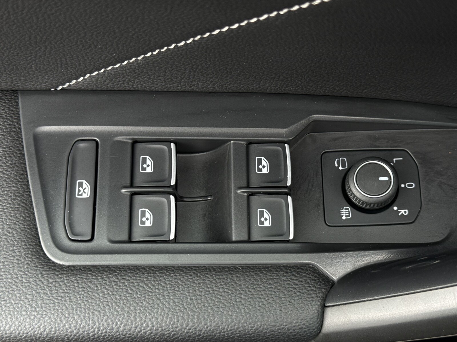 Volkswagen Tiguan Allspace - zdjęcie 24