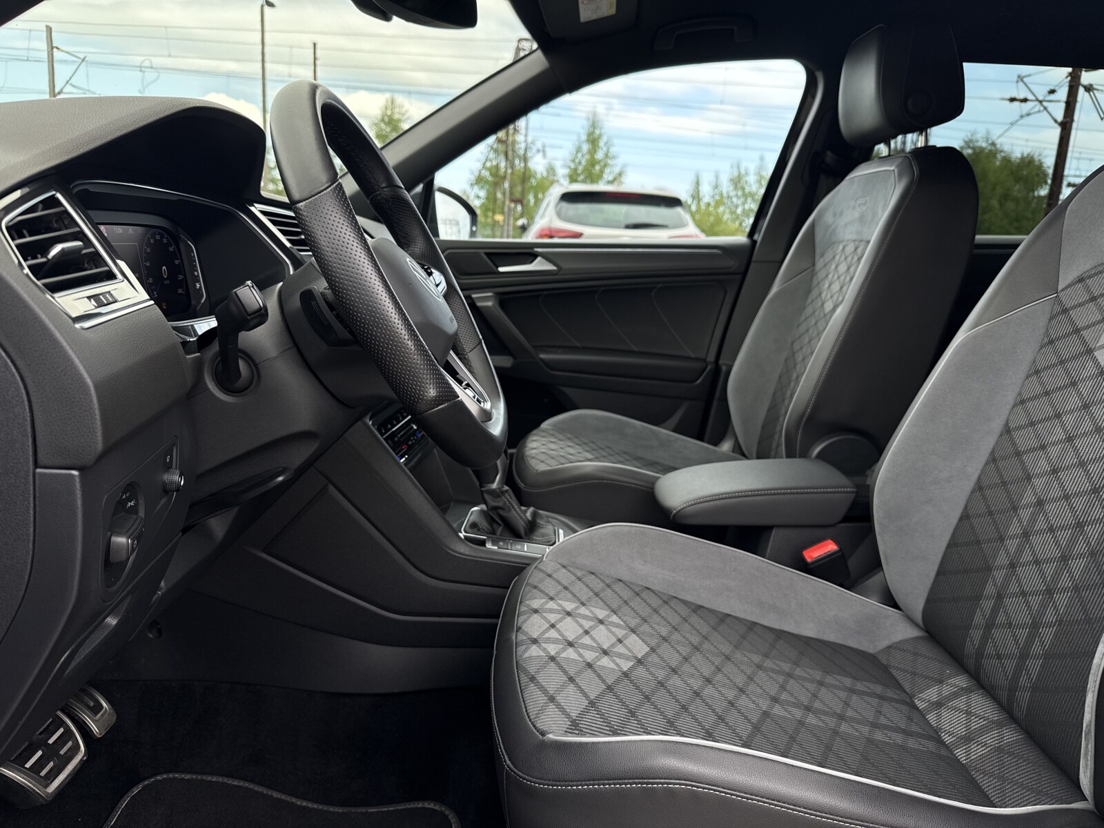 Volkswagen Tiguan Allspace - zdjęcie 13