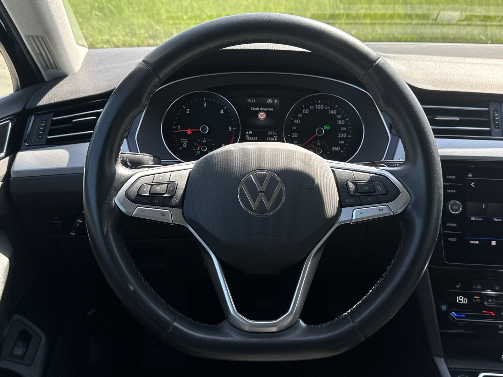Volkswagen Passat Variant - zdjęcie 17