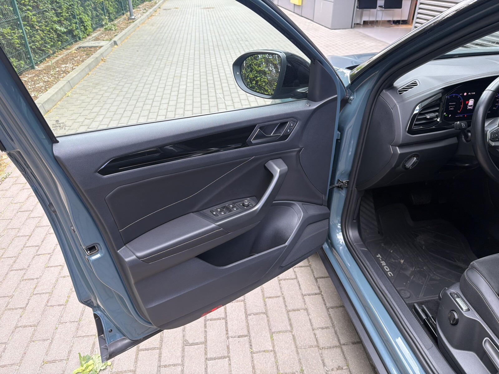Volkswagen T-Roc - zdjęcie 11