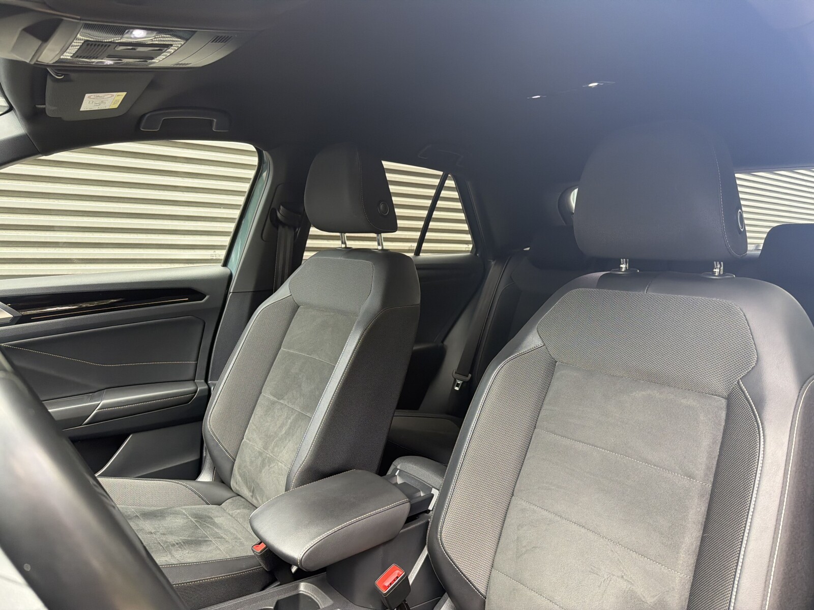Volkswagen T-Roc - zdjęcie 12