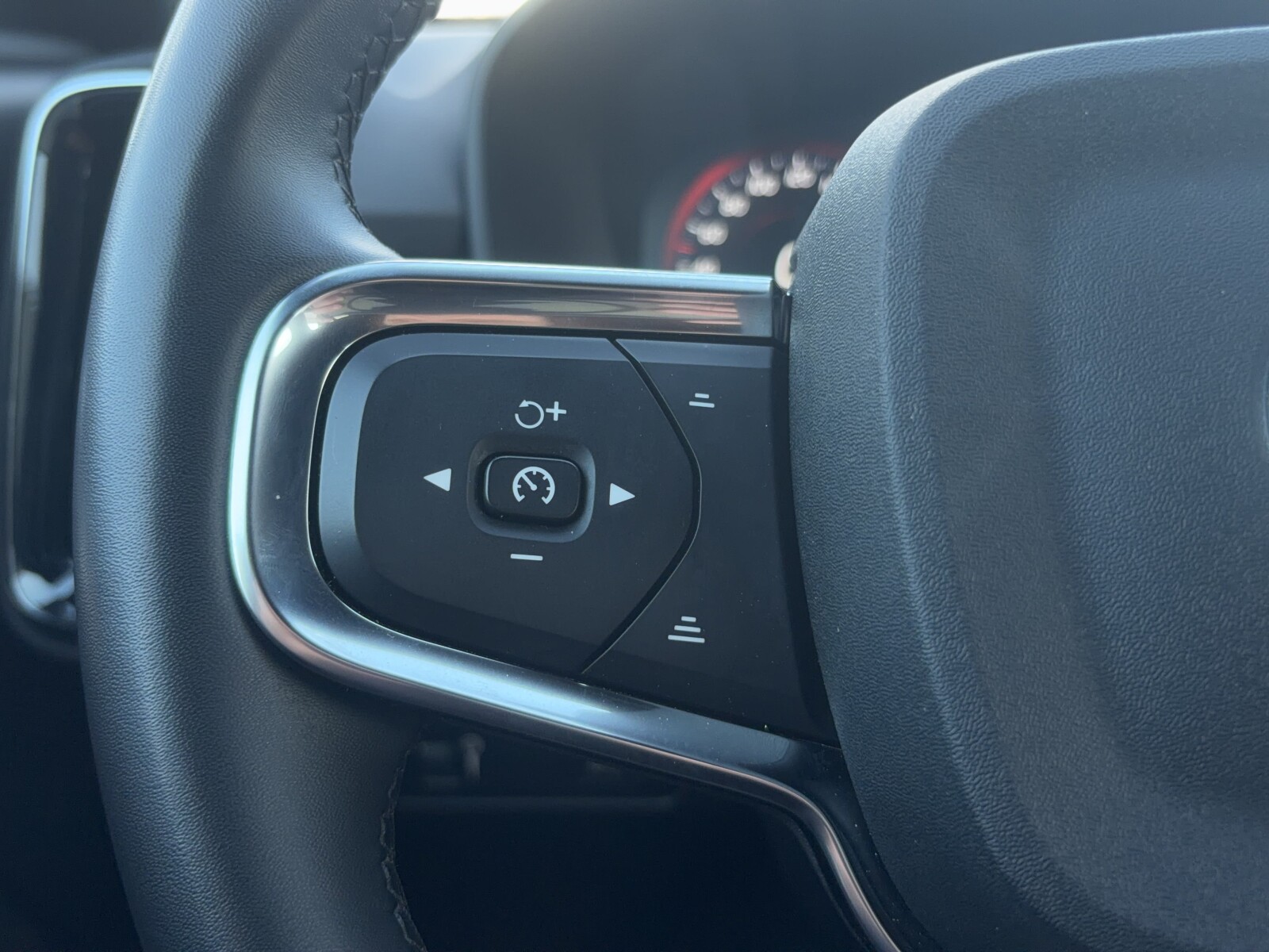 Volvo XC 40 - zdjęcie 18