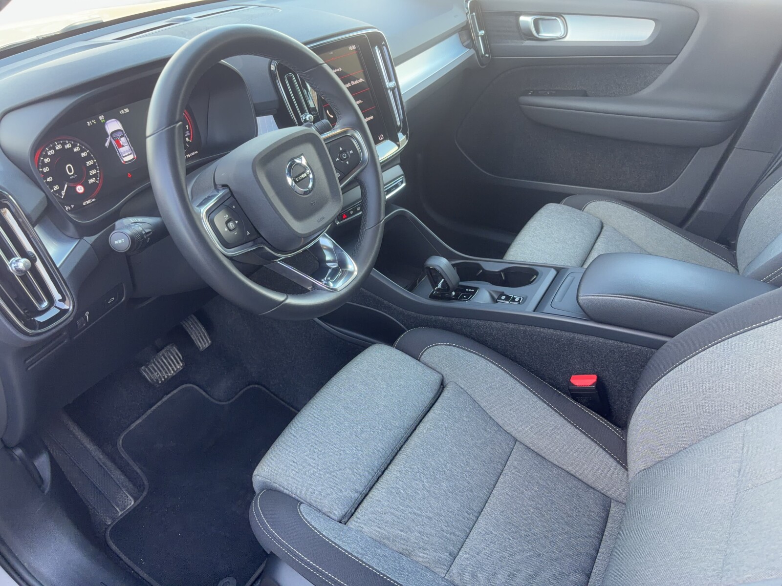 Volvo XC 40 - zdjęcie 9