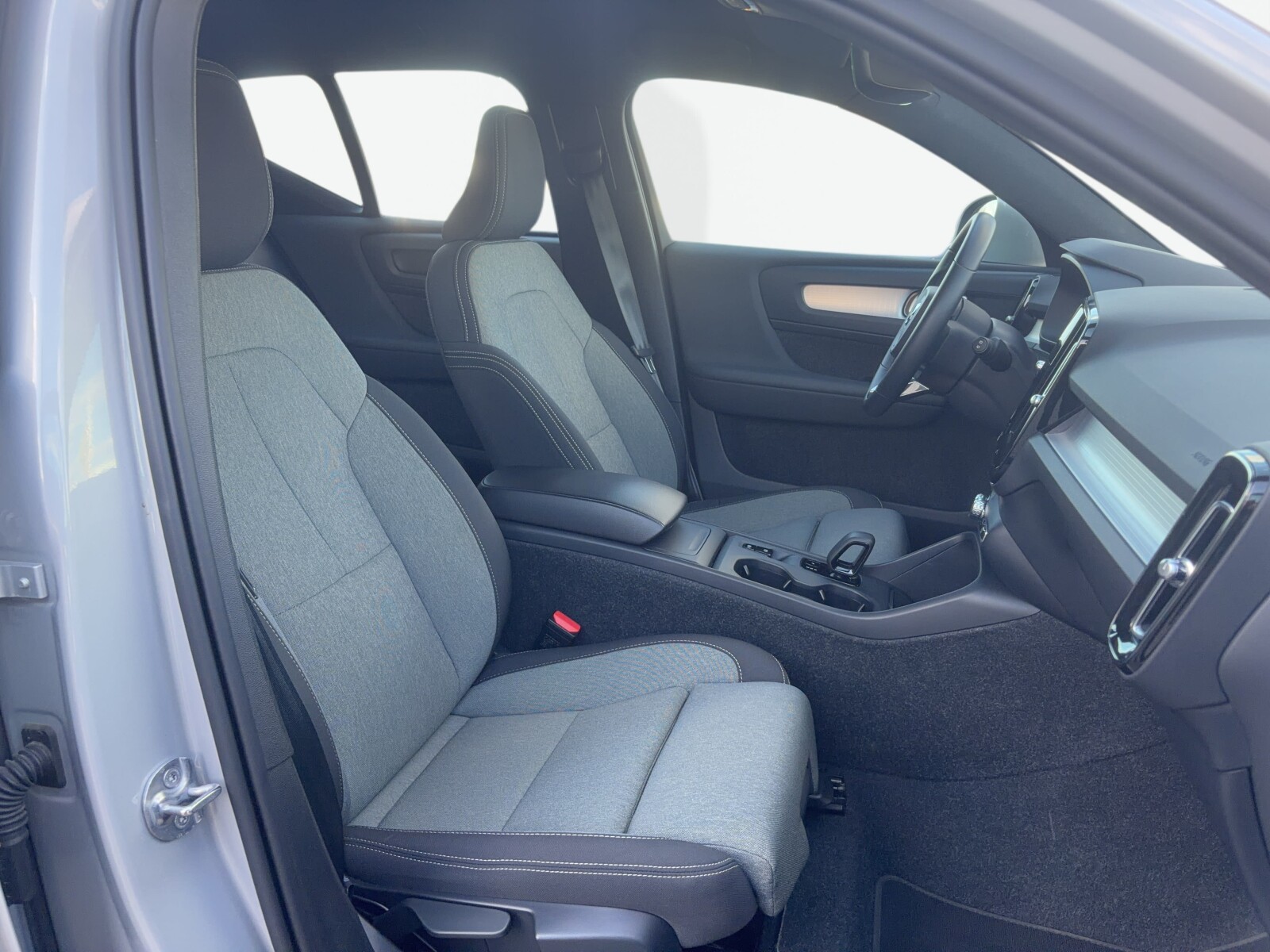 Volvo XC 40 - zdjęcie 12