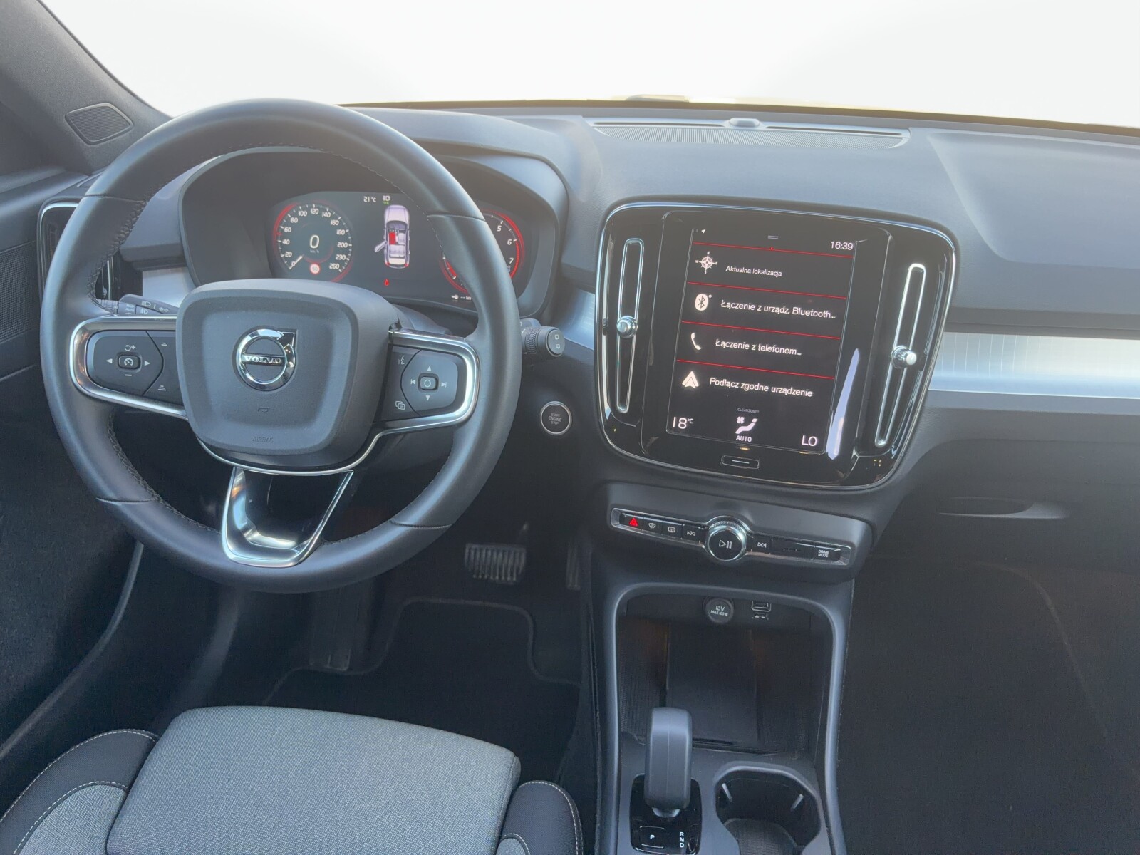 Volvo XC 40 - zdjęcie 11