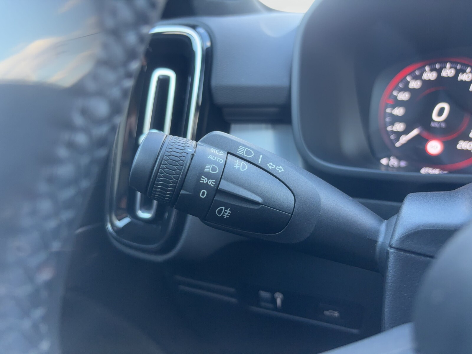 Volvo XC 40 - zdjęcie 33