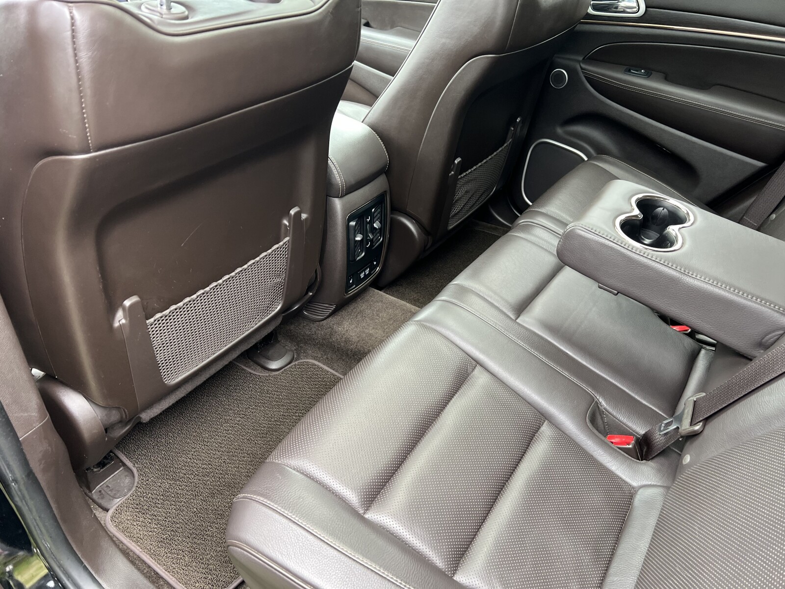 Jeep Grand Cherokee - zdjęcie 31