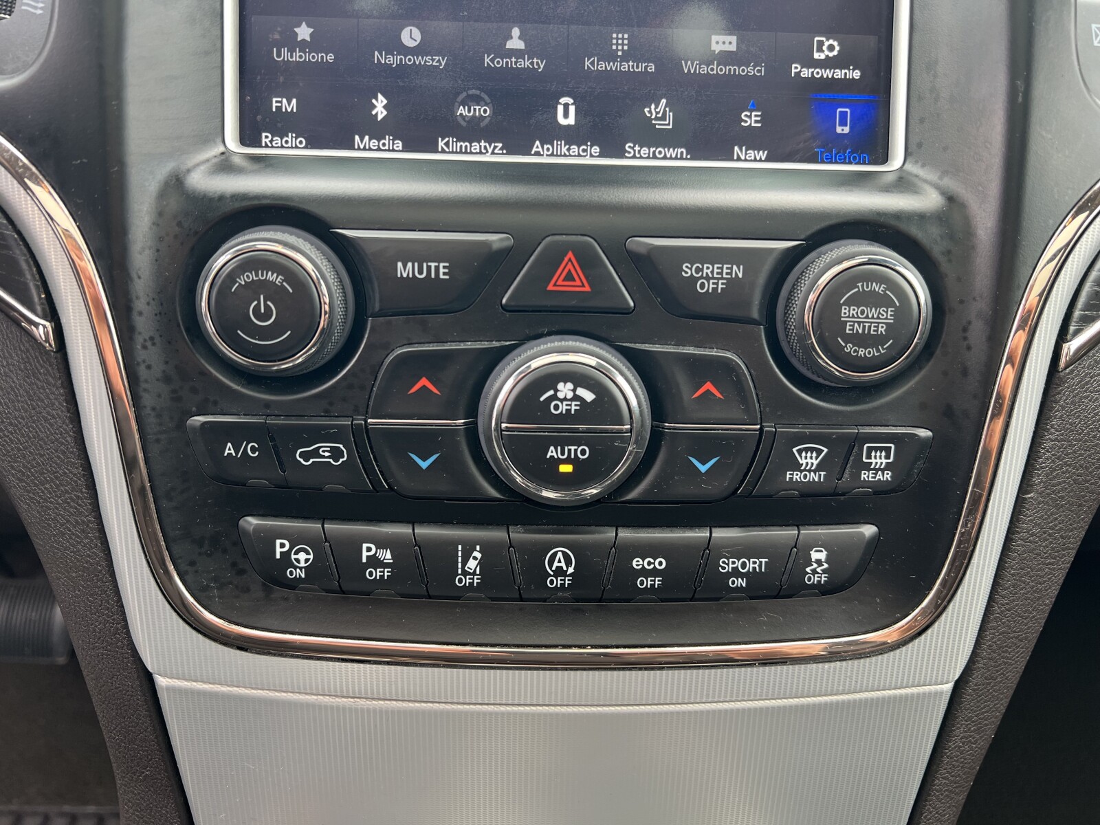 Jeep Grand Cherokee - zdjęcie 26