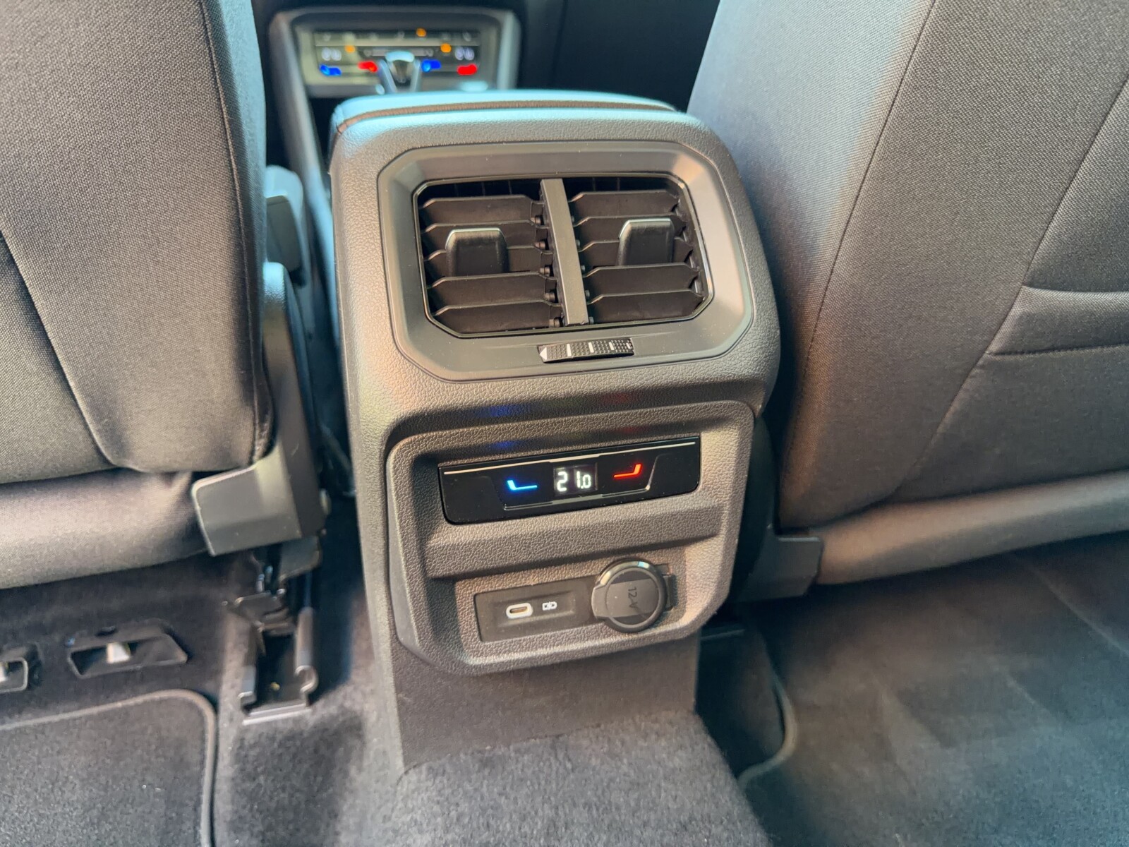 Volkswagen Tiguan Allspace - zdjęcie 35