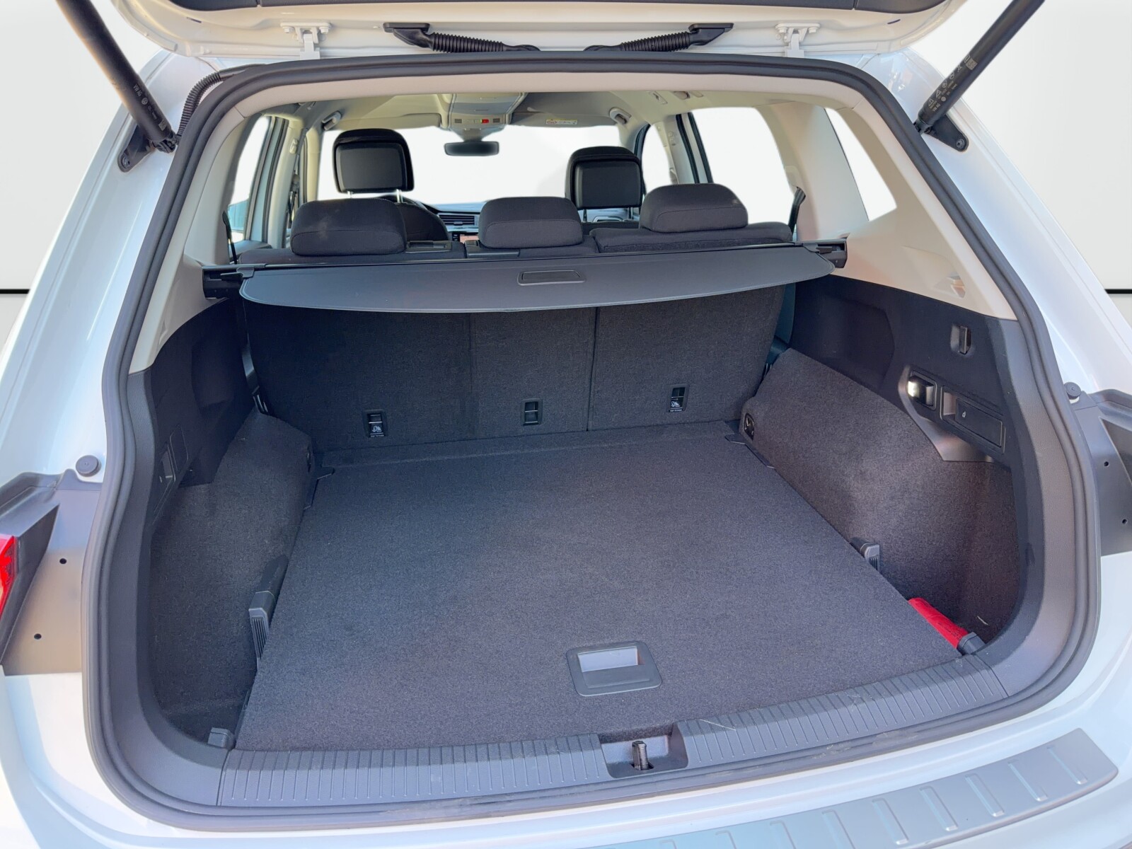 Volkswagen Tiguan Allspace - zdjęcie 37