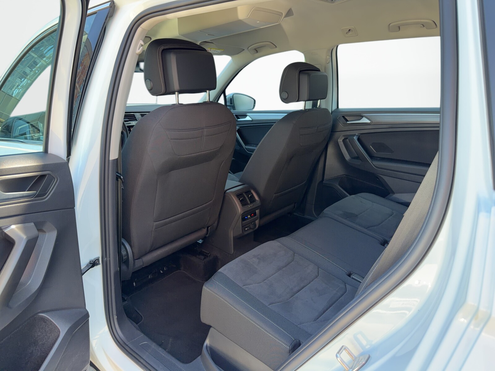 Volkswagen Tiguan Allspace - zdjęcie 34