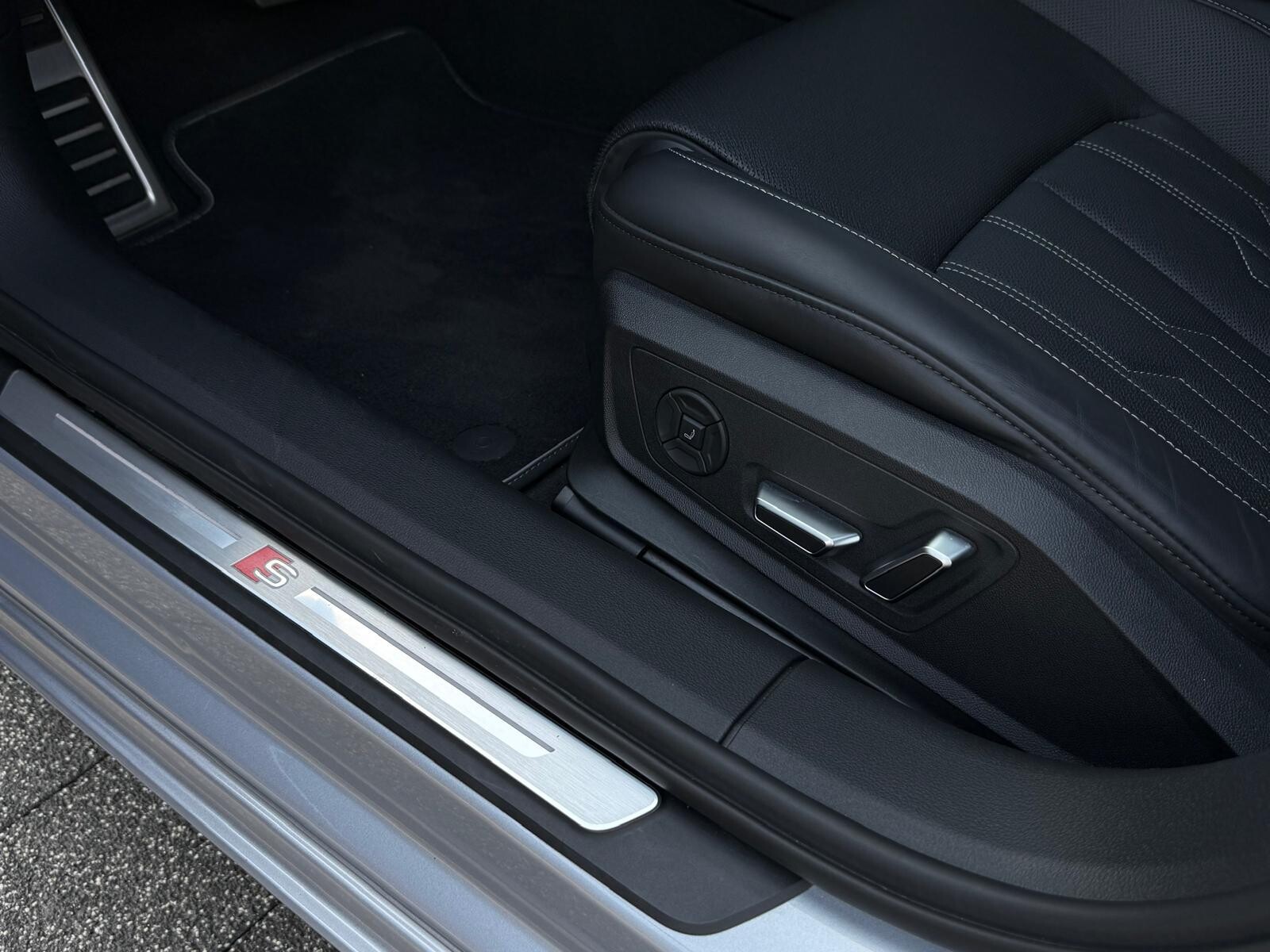 Audi A6 Limousine - zdjęcie 16