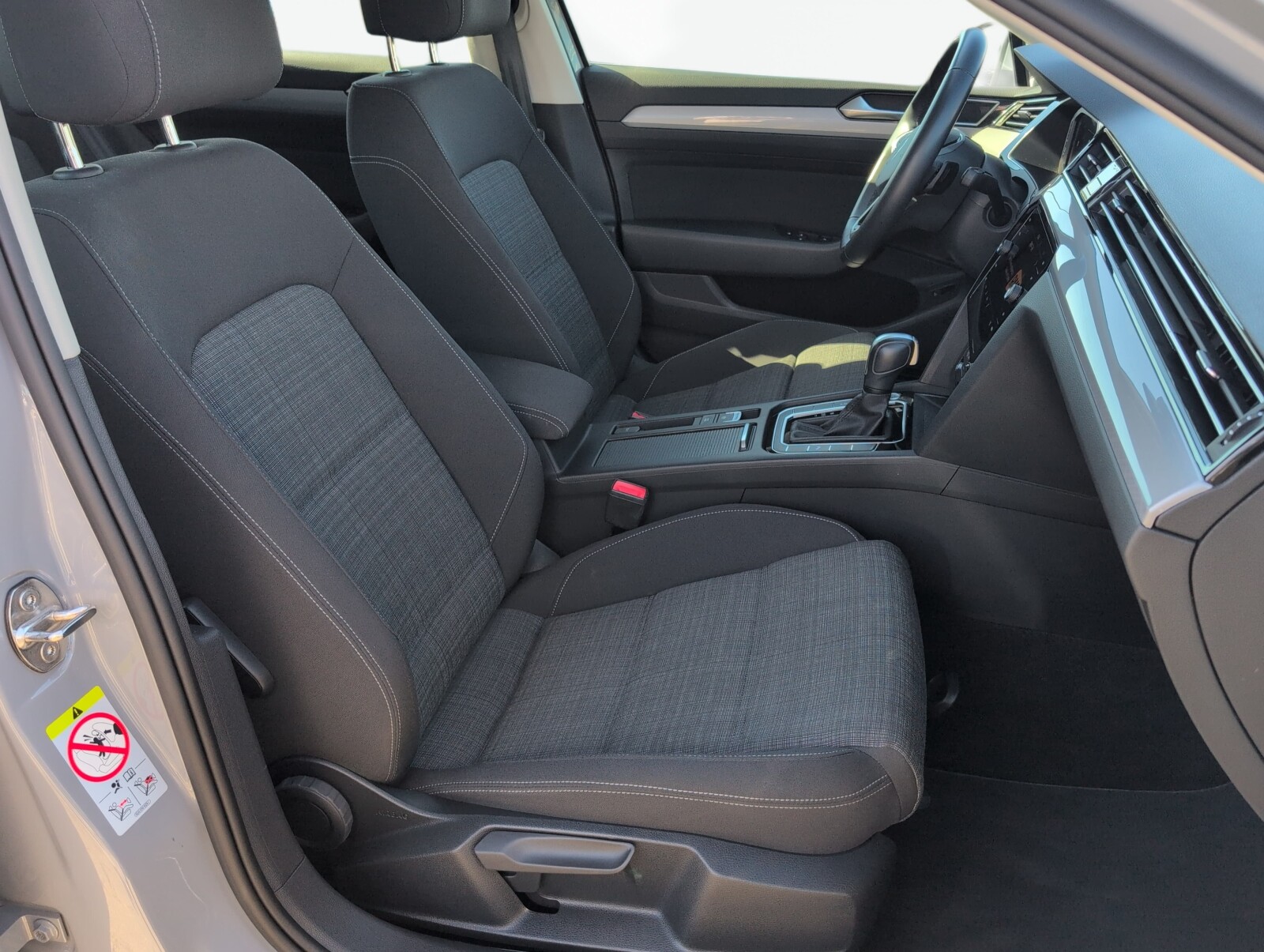 Volkswagen Passat Variant - zdjęcie 14