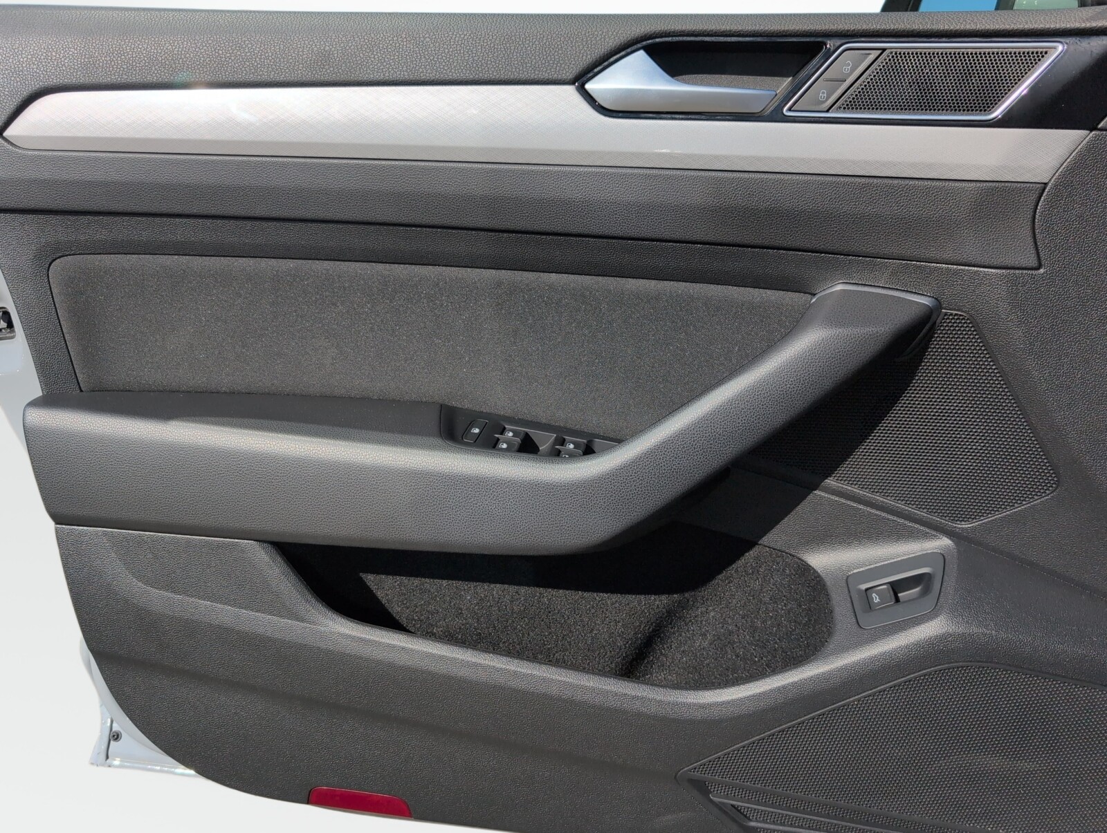 Volkswagen Passat Variant - zdjęcie 16