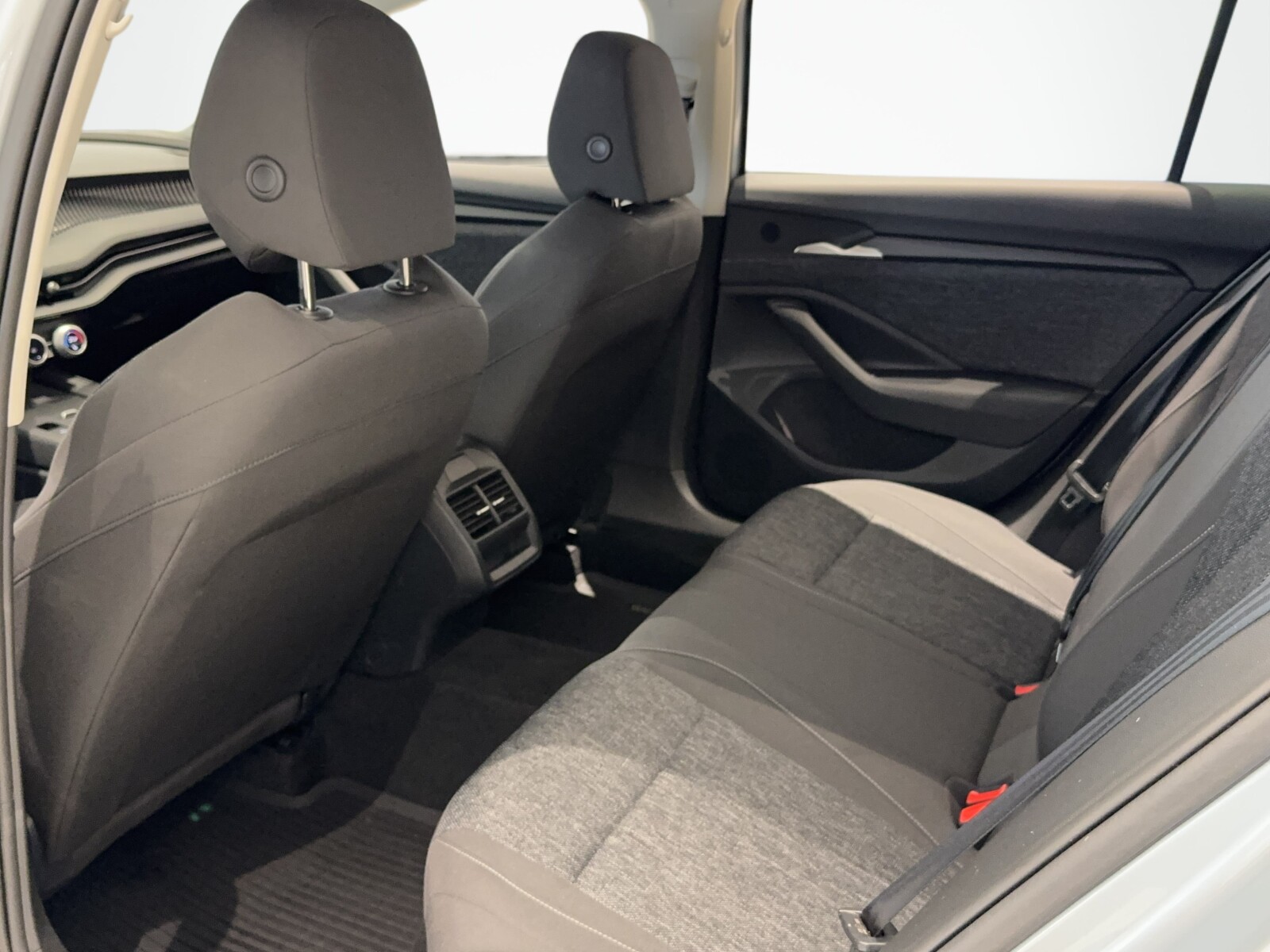 Škoda Superb - zdjęcie 13
