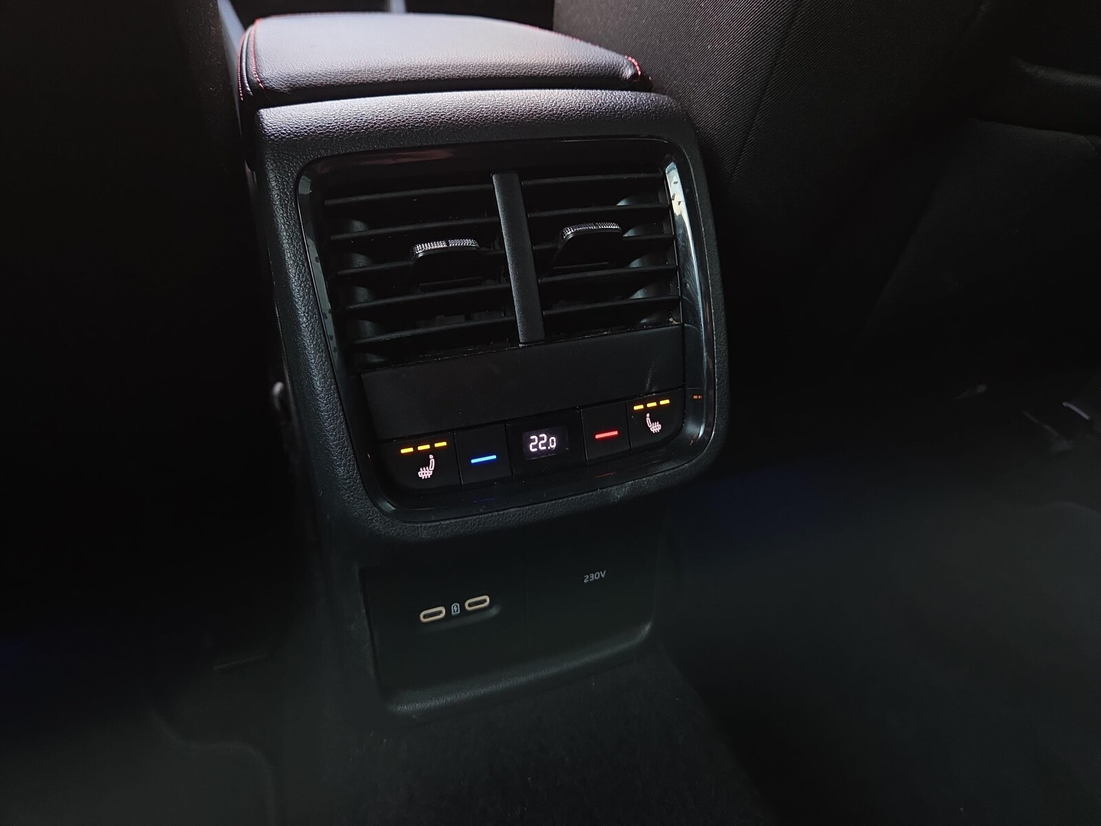 Škoda Octavia Combi - zdjęcie 17