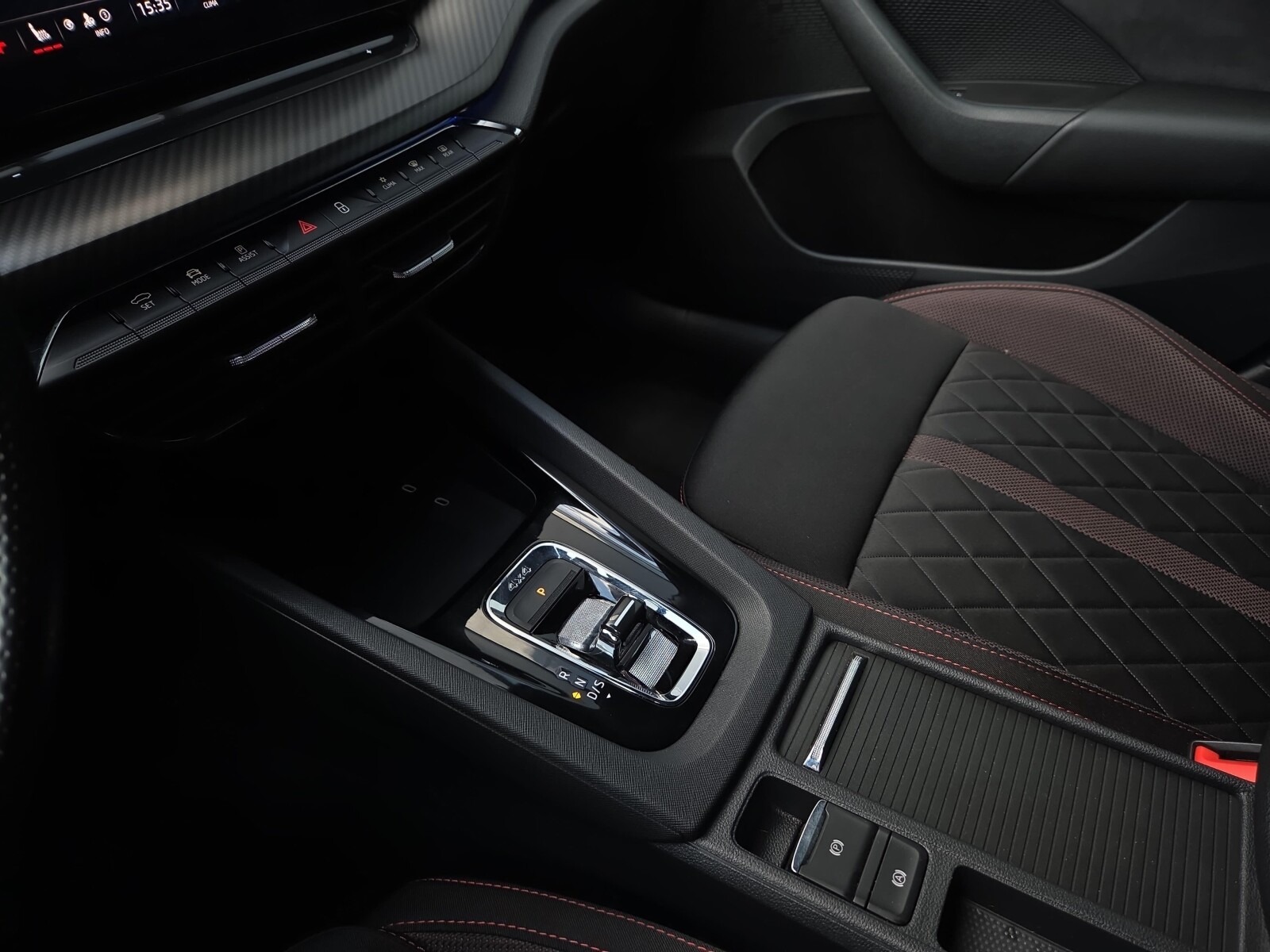 Škoda Octavia Combi - zdjęcie 15