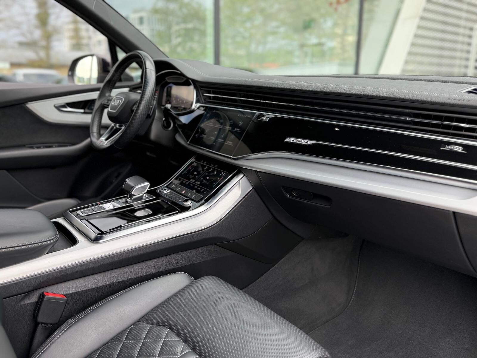 Audi Q7 - zdjęcie 25