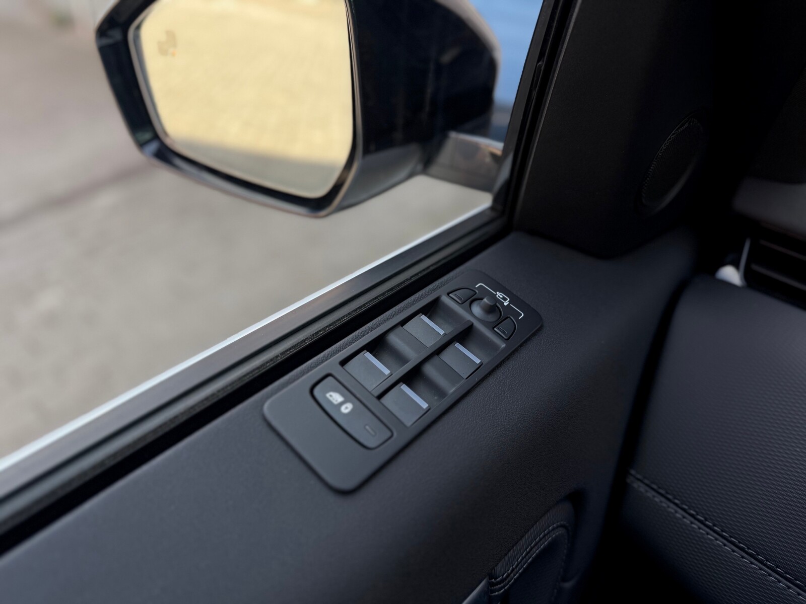 Land Rover Discovery Sport - zdjęcie 28