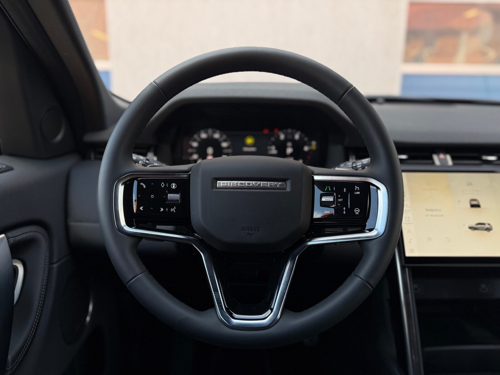 Land Rover Discovery Sport - zdjęcie 17