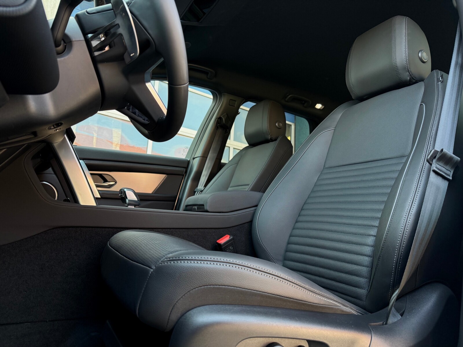 Land Rover Discovery Sport - zdjęcie 9
