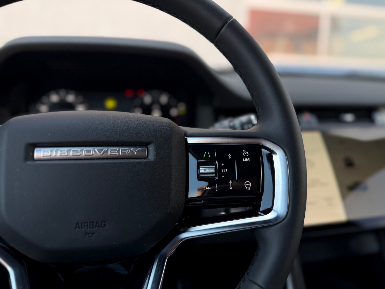 Land Rover Discovery Sport - zdjęcie 25