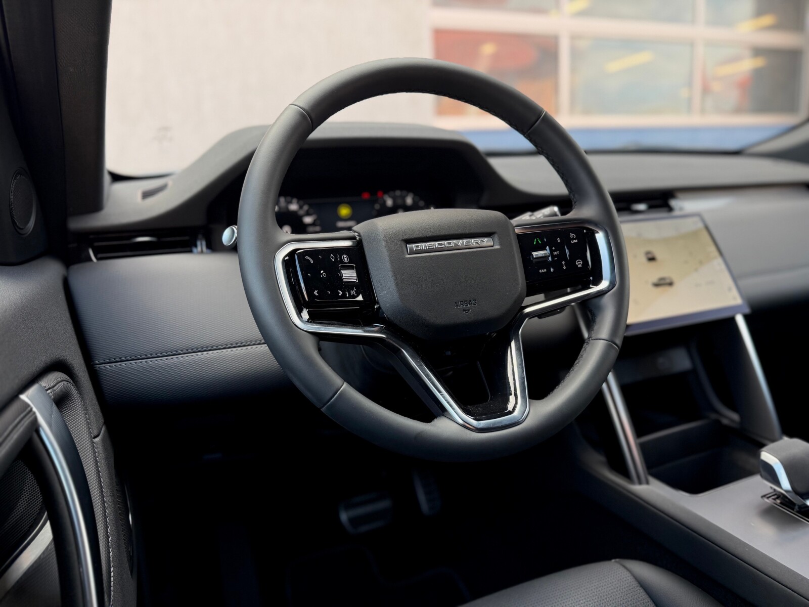 Land Rover Discovery Sport - zdjęcie 13