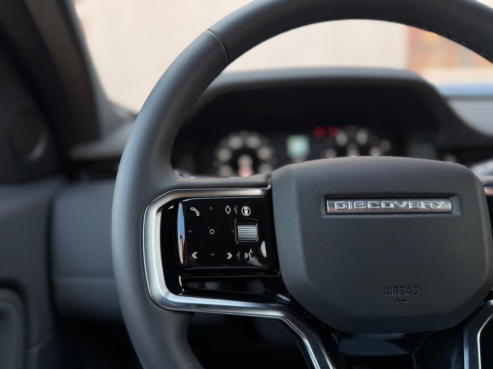 Land Rover Discovery Sport - zdjęcie 24