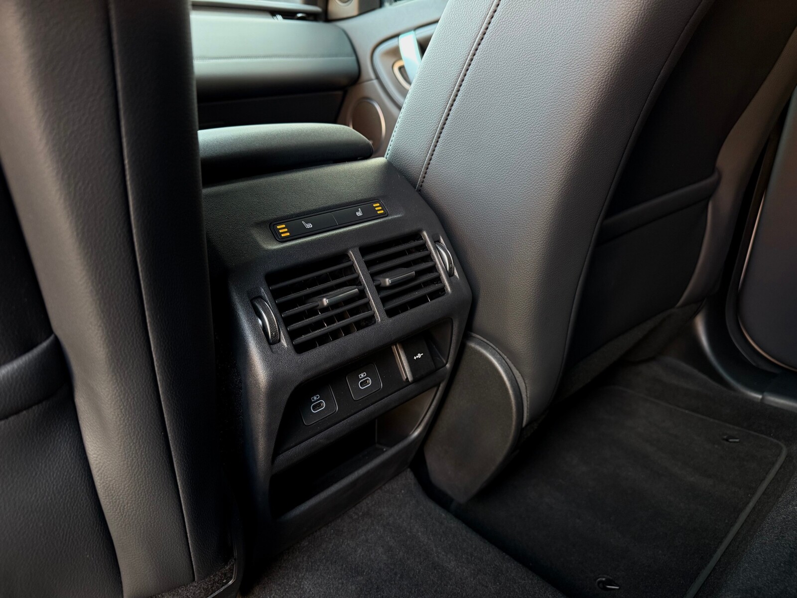 Land Rover Discovery Sport - zdjęcie 30