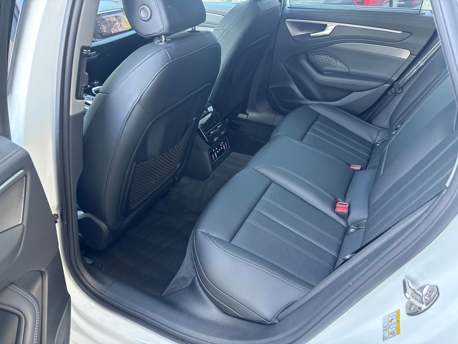 Audi A6 Avant - zdjęcie 30