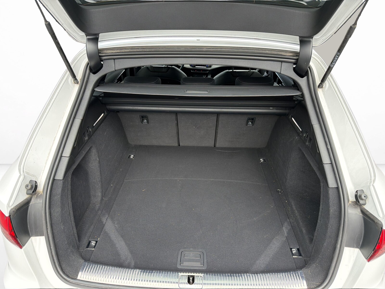 Audi A4 Avant - zdjęcie 9