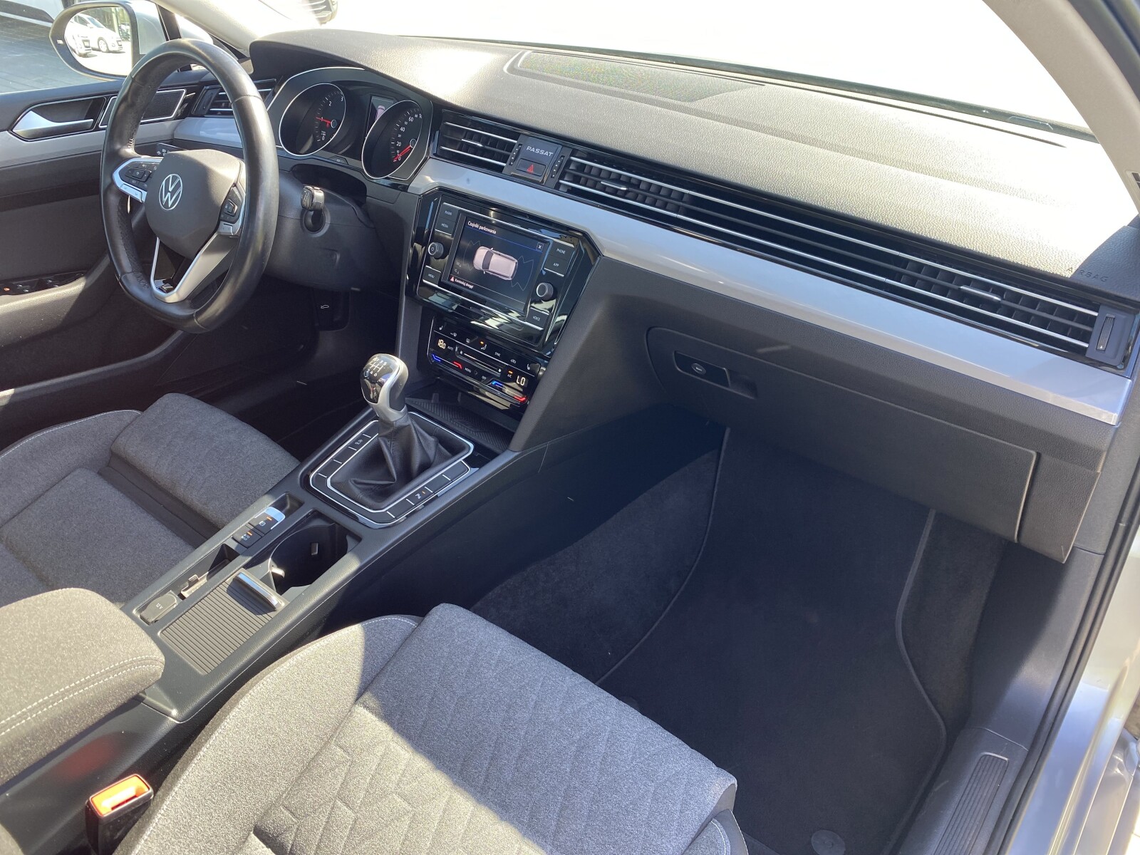 Volkswagen Passat - zdjęcie 18