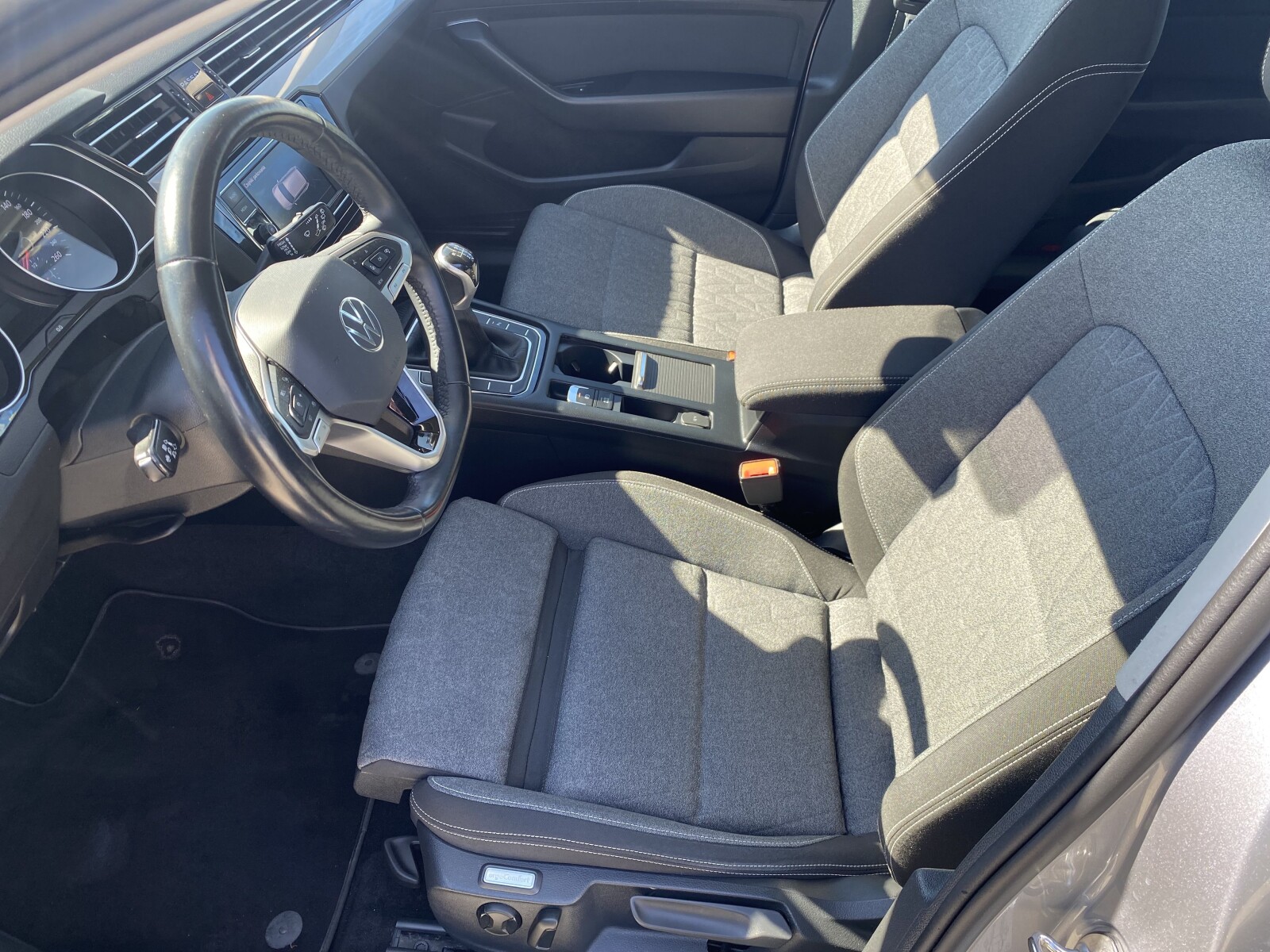 Volkswagen Passat - zdjęcie 12