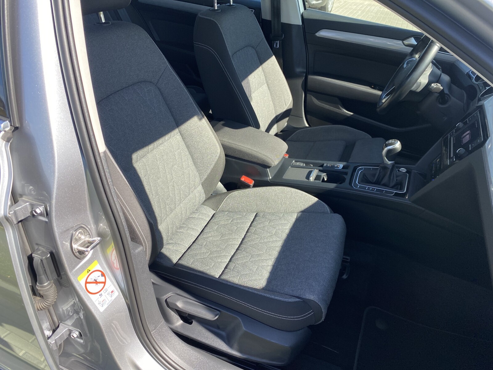 Volkswagen Passat - zdjęcie 16