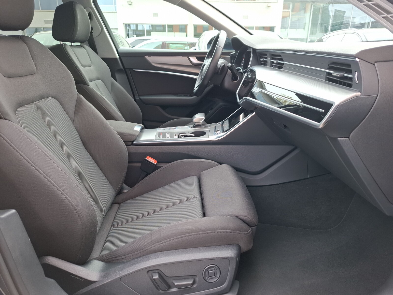 Audi A6 Avant - zdjęcie 17