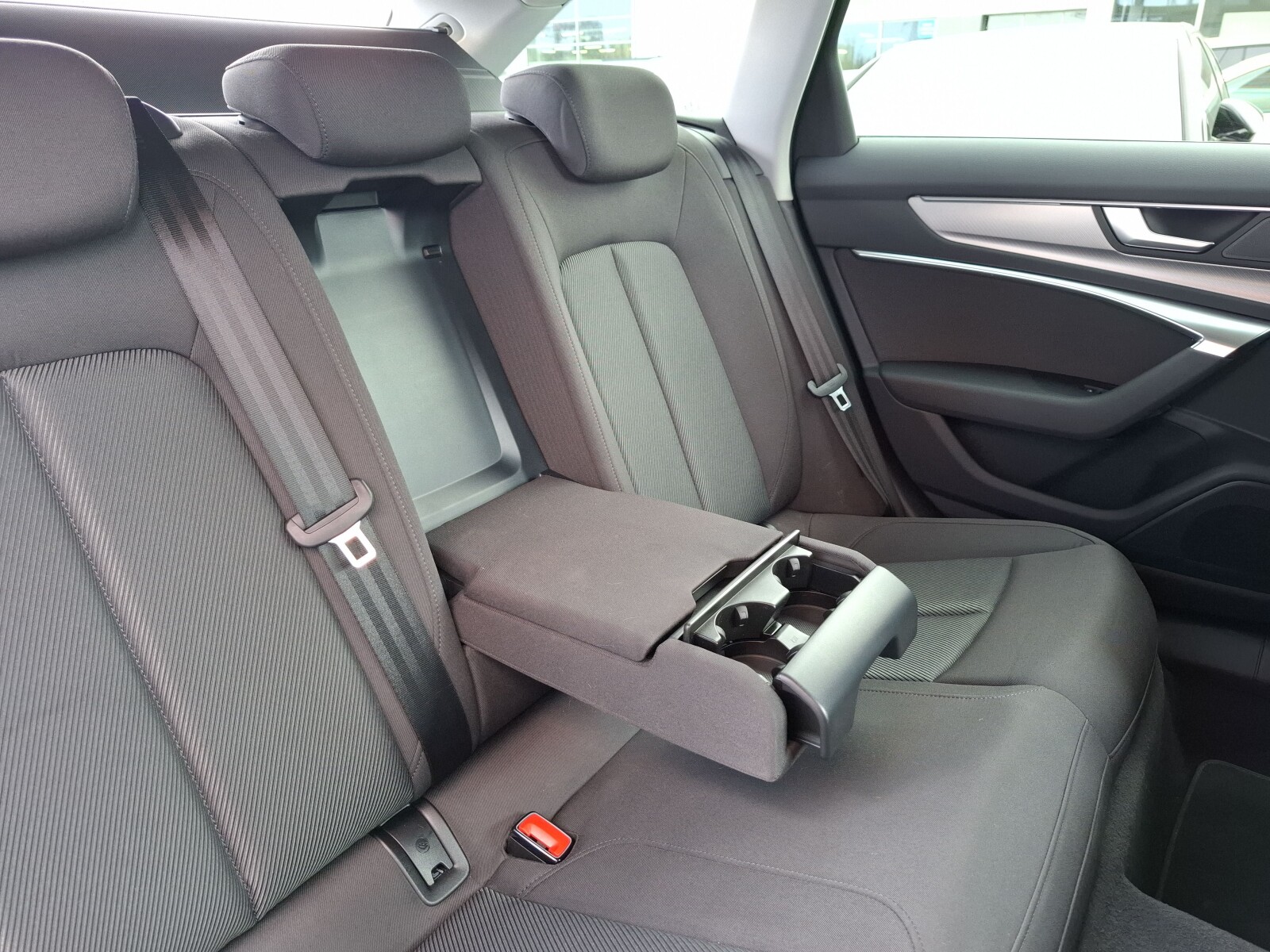 Audi A6 Avant - zdjęcie 14