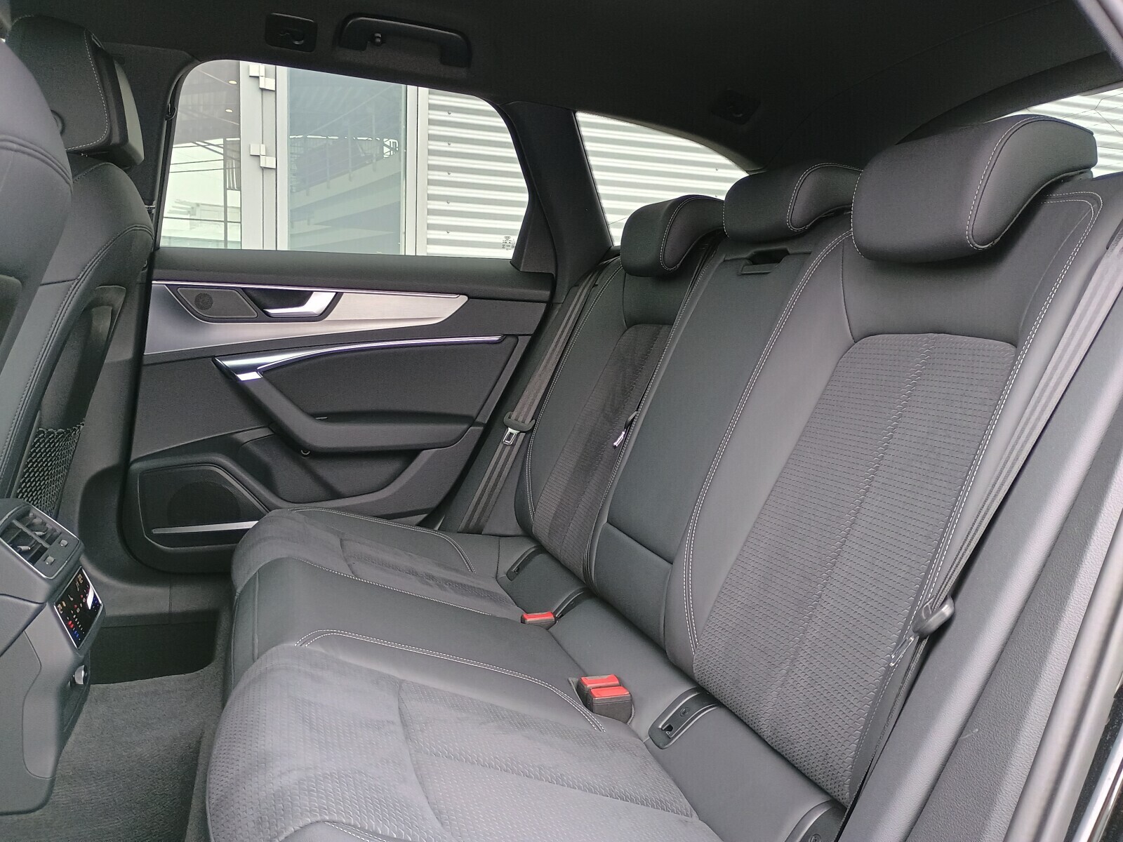 Audi S6 Avant - zdjęcie 11