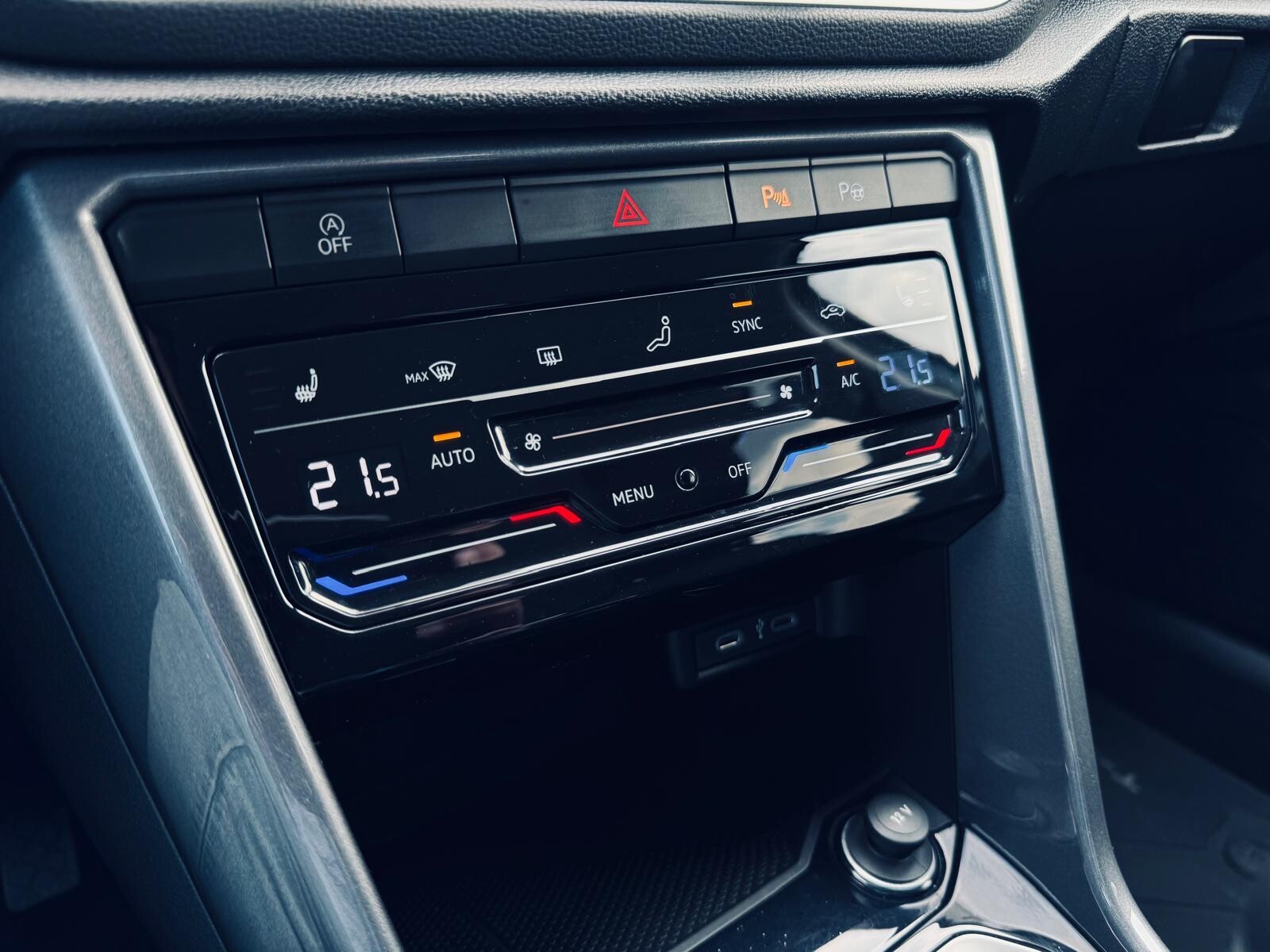 Volkswagen T-Roc - zdjęcie 21