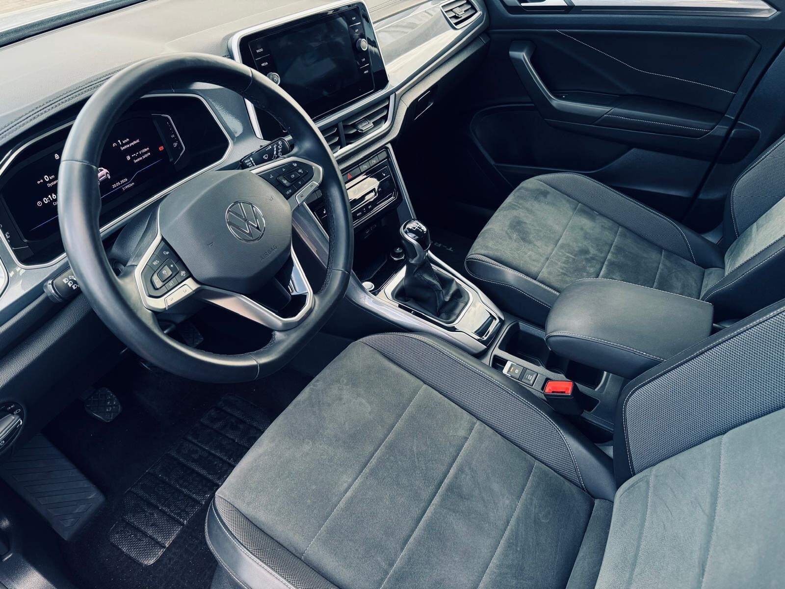 Volkswagen T-Roc - zdjęcie 11