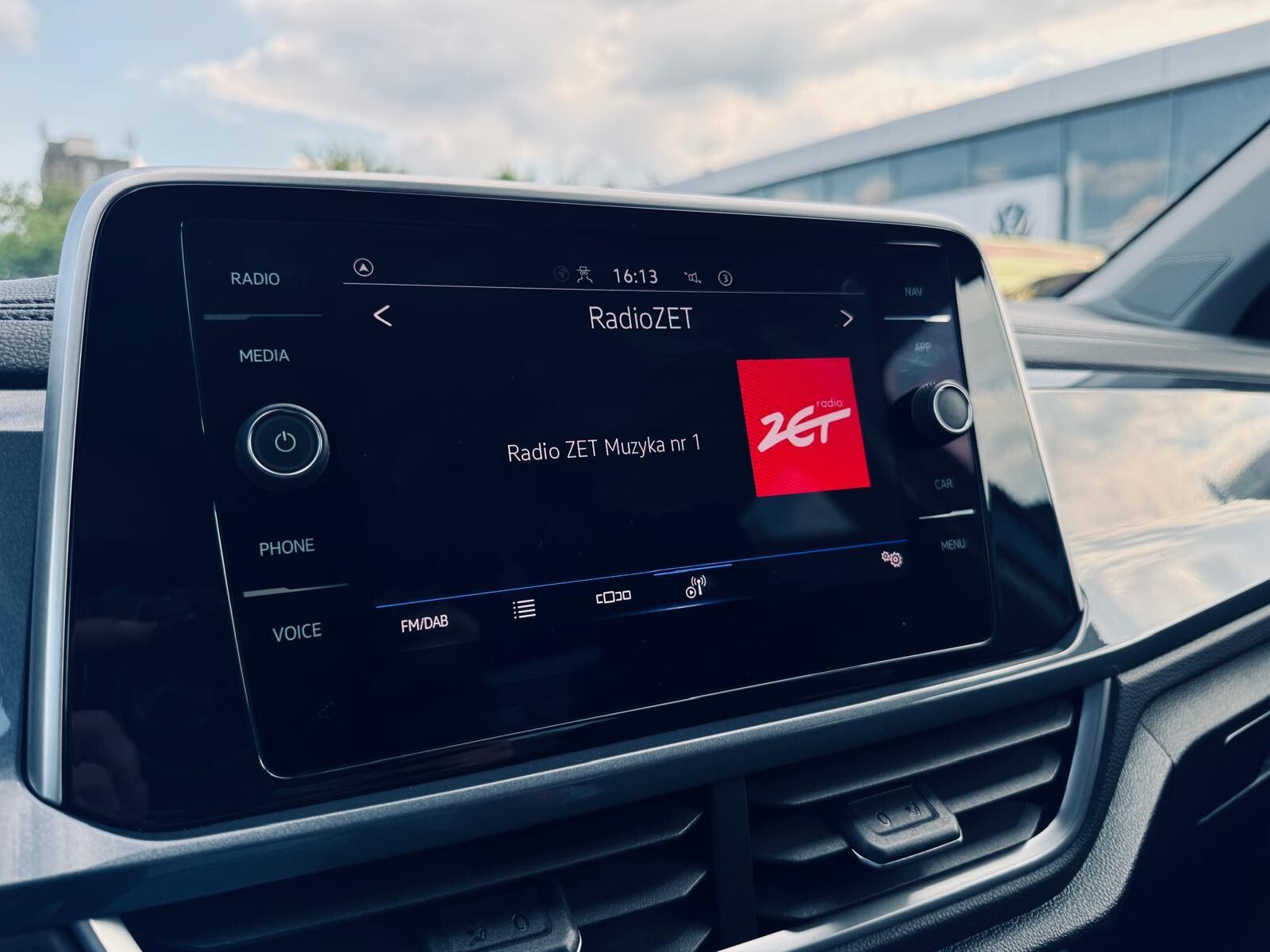 Volkswagen T-Roc - zdjęcie 16
