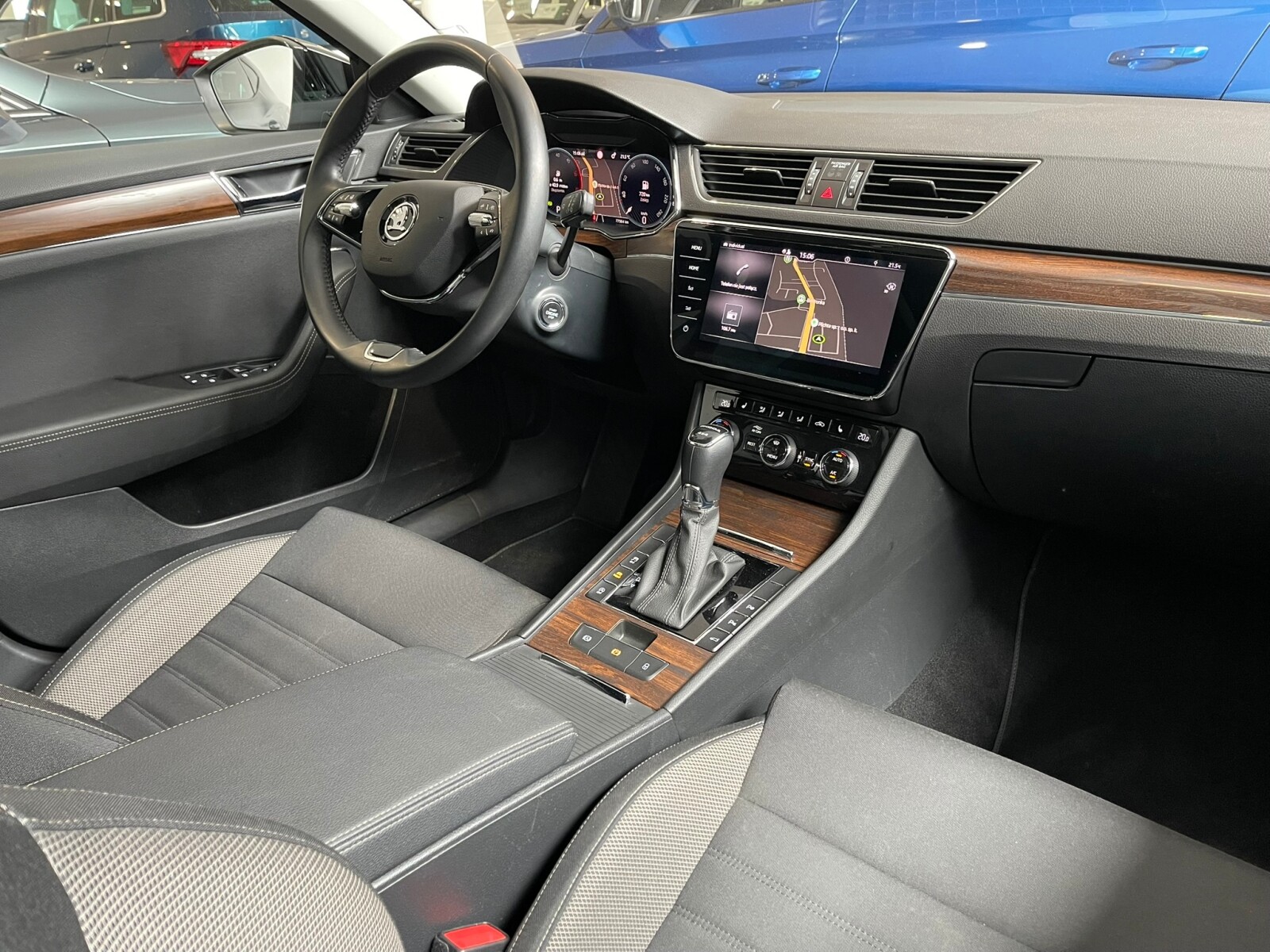Škoda Superb Combi - zdjęcie 15