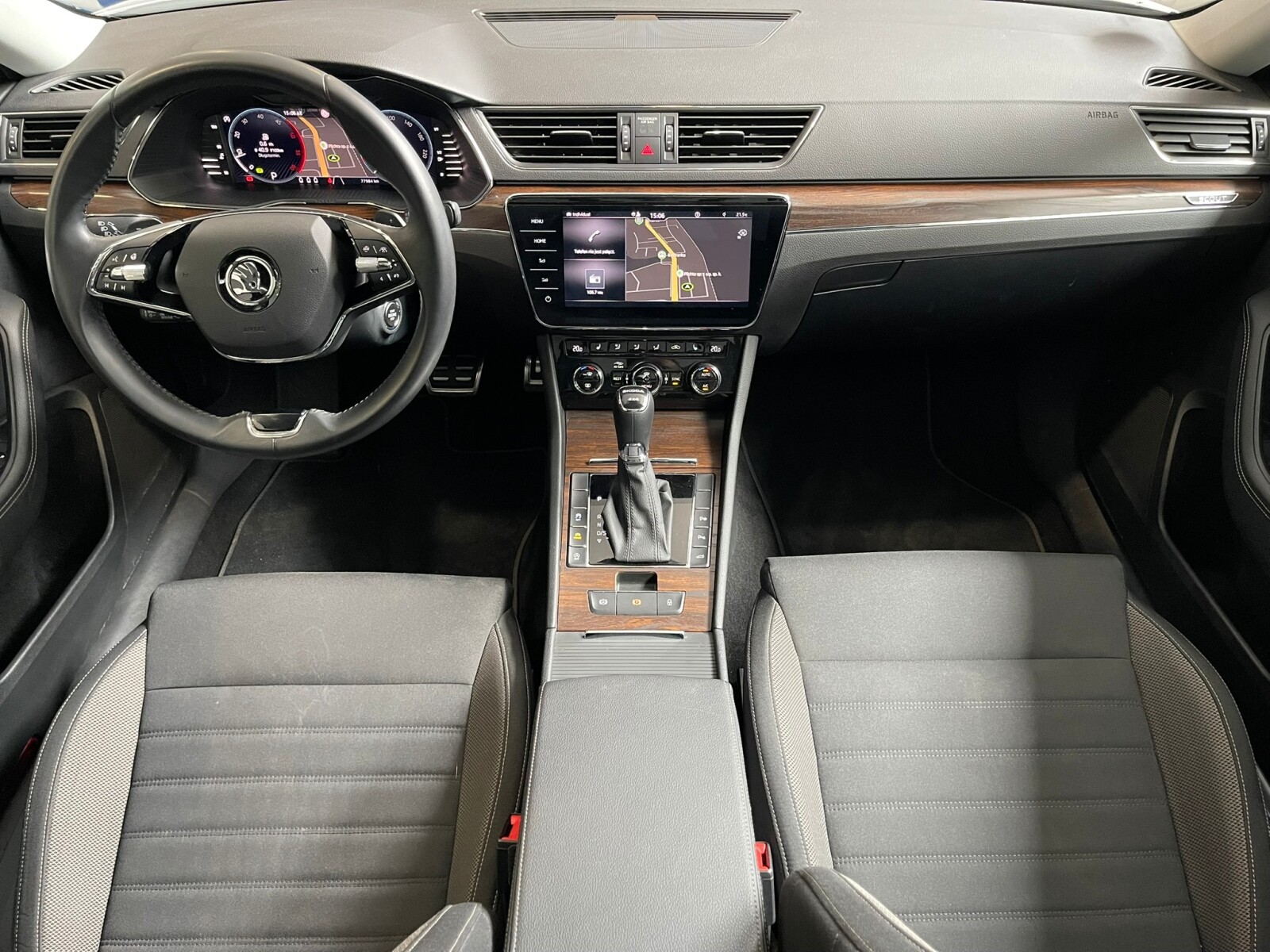 Škoda Superb Combi - zdjęcie 13