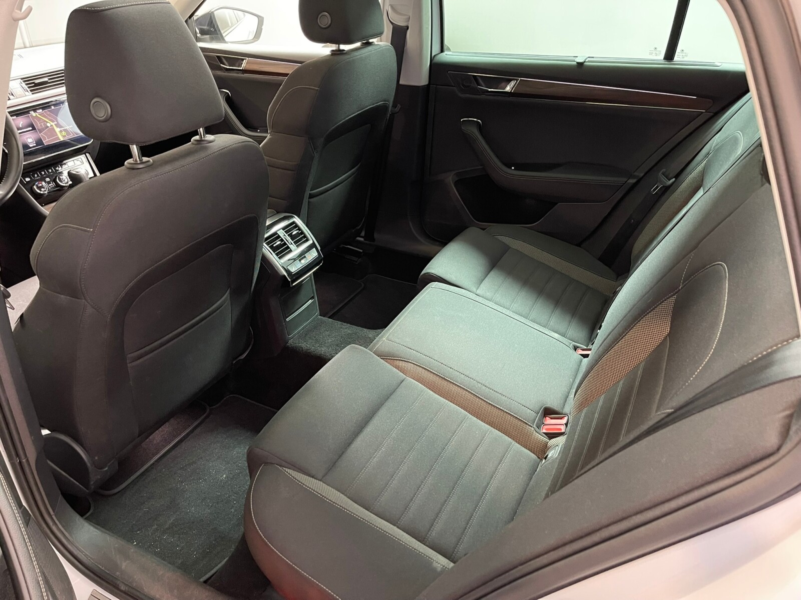 Škoda Superb Combi - zdjęcie 11